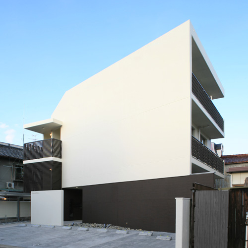 3×3計9戸の集合住宅 引戸によるフレキシブルな間取り